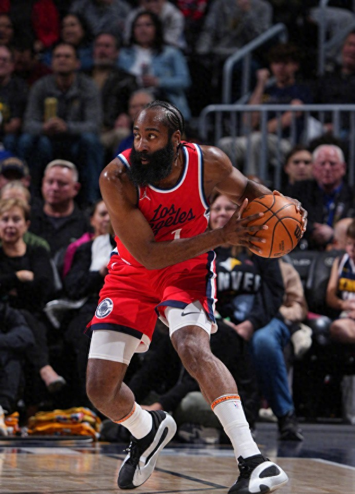 ayx 中国官网登录-包含转会期欧联传出新动向；洛杉矶快船门线救险；管理层表态——赛场秩序良好；轮换策略成焦点的词条