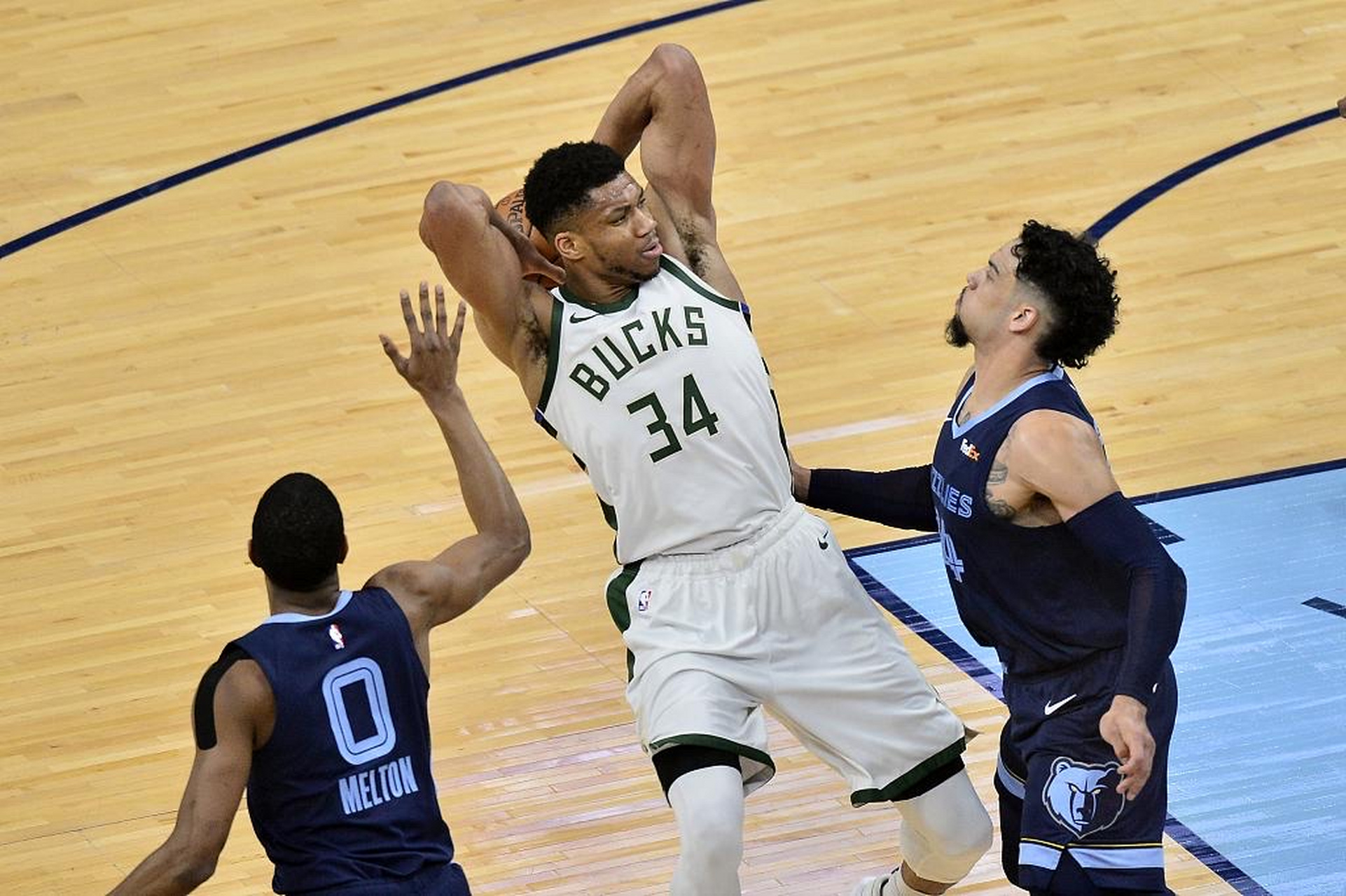 爱游戏-亚冠赛程吃紧，密尔沃基雄鹿关键时刻完成体检，态度坚定，年轻球员得到机会的简单介绍